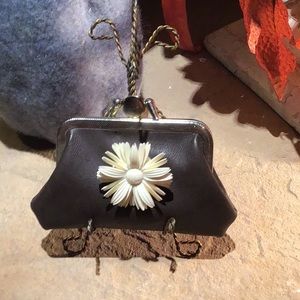 Looks new. On trend. Vintage dark brown 2 compartment change purse